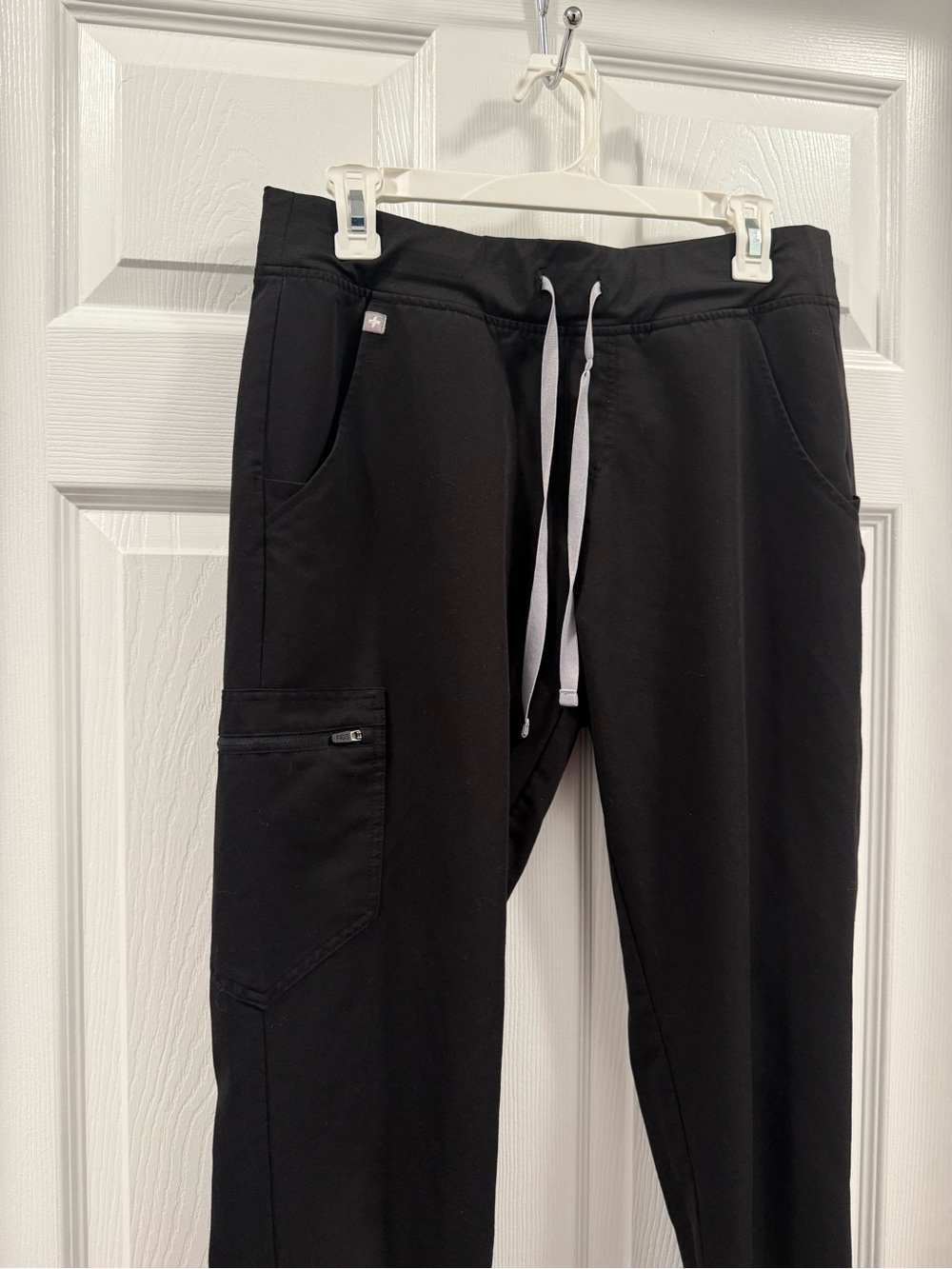 FIGS woman’s Zamora jogger scrub pant in black size medium tall - Picture 2 of 8